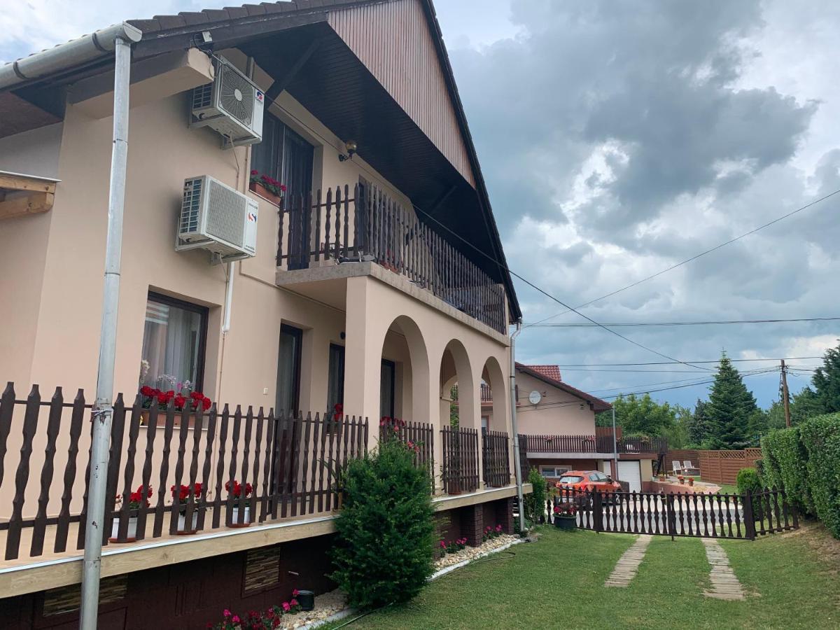 Nagcsalados Rozsa Apartman Balatonlelle Exterior foto